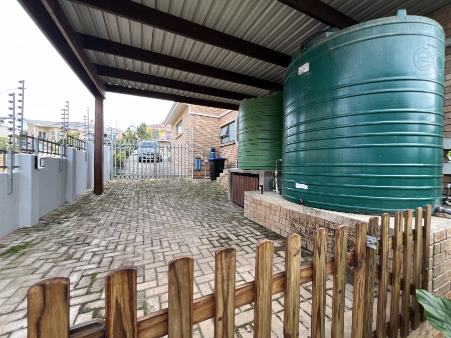 4 Bedroom Property for Sale in Wavecrest Eastern Cape